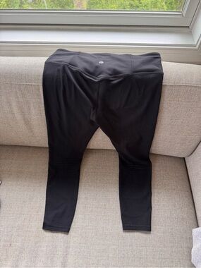 Athleta Black Mid-Rise 7/8 Leggings with Subtle Logo
